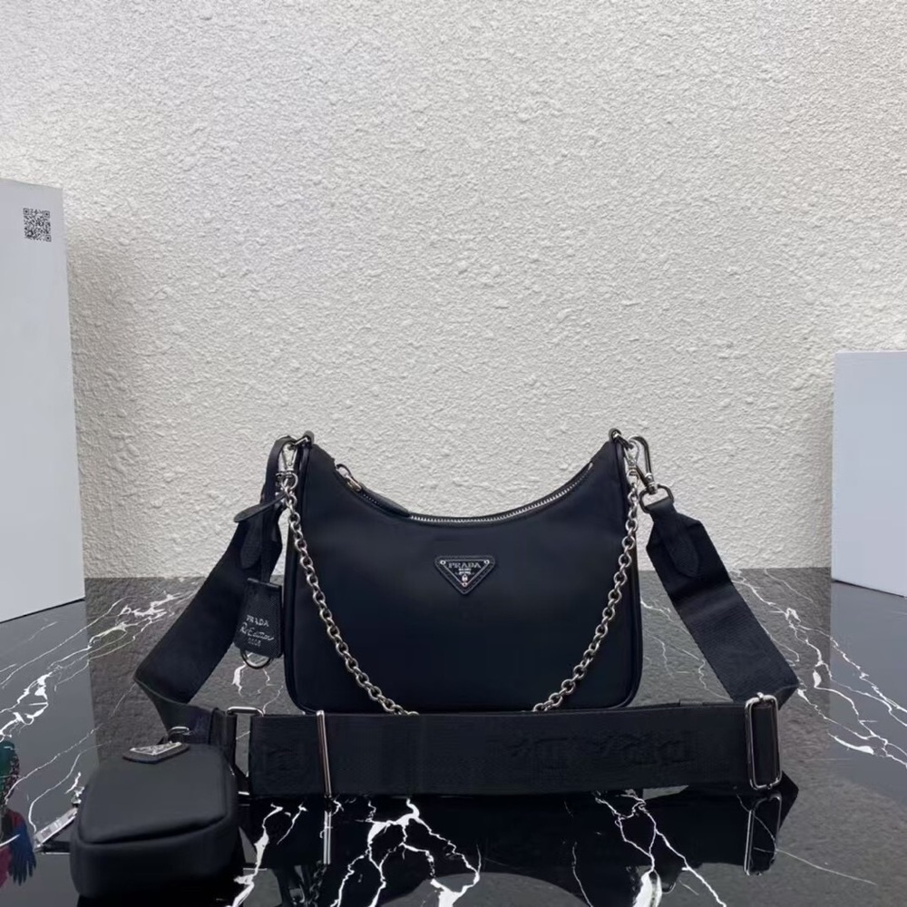 Prada Re-Edition 2005 Shoulder Bag Tessuto Black